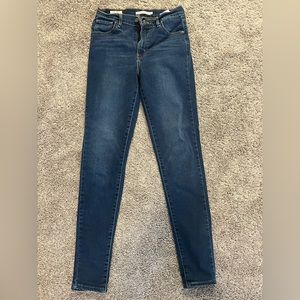 Women’s Levi high waisted skinny jeans